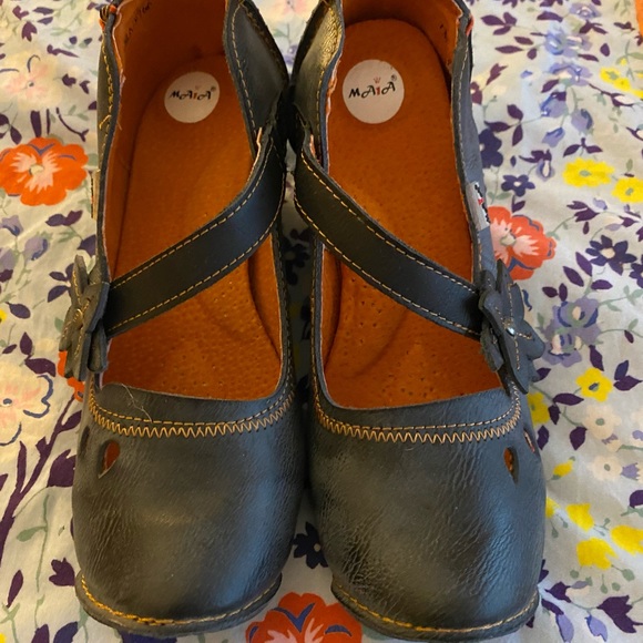 TMA eyes Fun little leather shoes - Picture 2 of 3